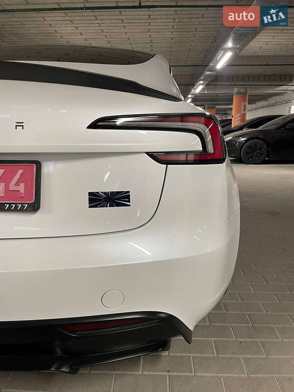 Седан Tesla Model 3 2024 в Києві