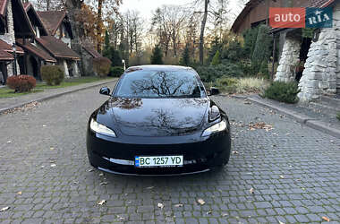 Седан Tesla Model 3 2024 в Львове