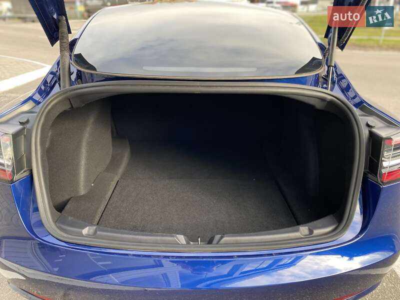 Седан Tesla Model 3 2022 в Кременчуге