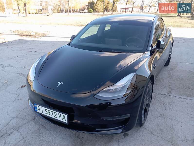 Седан Tesla Model 3 2023 в Яремче