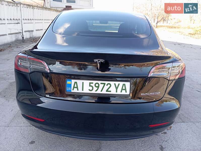 Седан Tesla Model 3 2023 в Яремче