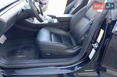 Седан Tesla Model 3 2023 в Яремче