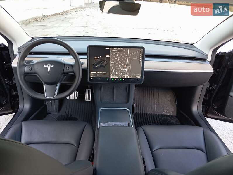 Седан Tesla Model 3 2023 в Яремче