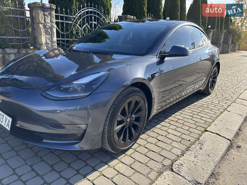 Седан Tesla Model 3 2021 в Ивано-Франковске