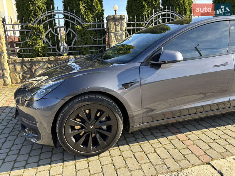 Седан Tesla Model 3 2021 в Ивано-Франковске