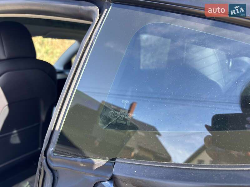 Седан Tesla Model 3 2021 в Ивано-Франковске