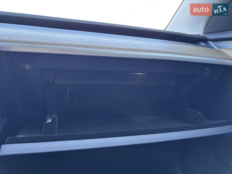 Седан Tesla Model 3 2021 в Ивано-Франковске