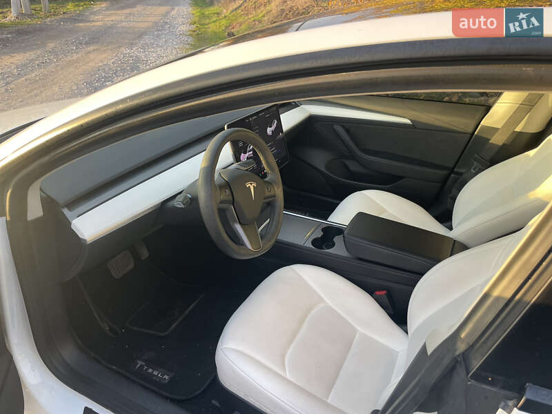 Седан Tesla Model 3 2022 в Днепре