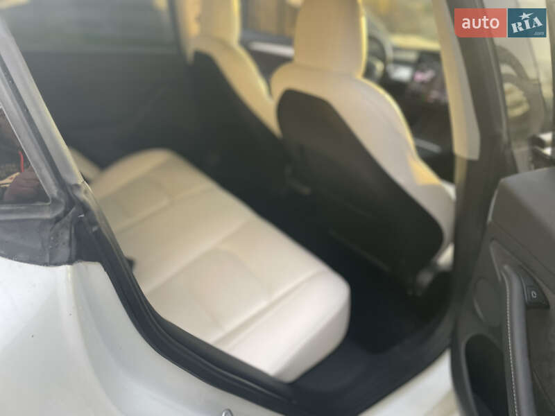 Седан Tesla Model 3 2022 в Днепре