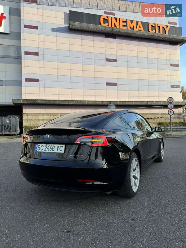 Седан Tesla Model 3 2021 в Івано-Франківську