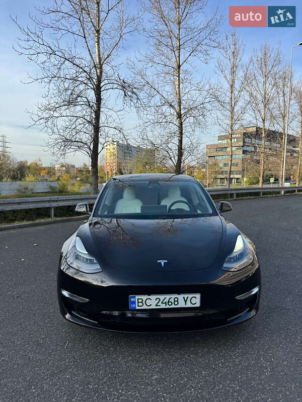 Седан Tesla Model 3 2021 в Івано-Франківську