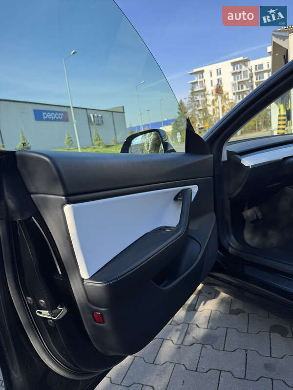 Седан Tesla Model 3 2021 в Івано-Франківську