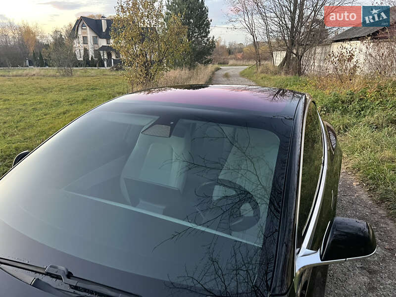 Седан Tesla Model 3 2018 в Долині