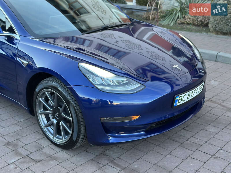 Седан Tesla Model 3 2020 в Стрию