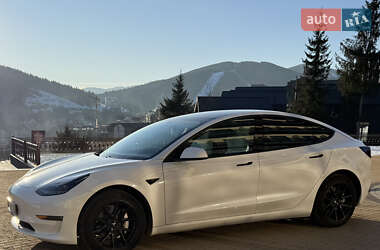 Седан Tesla Model 3 2021 в Львове