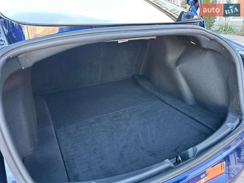 Седан Tesla Model 3 2020 в Стрию