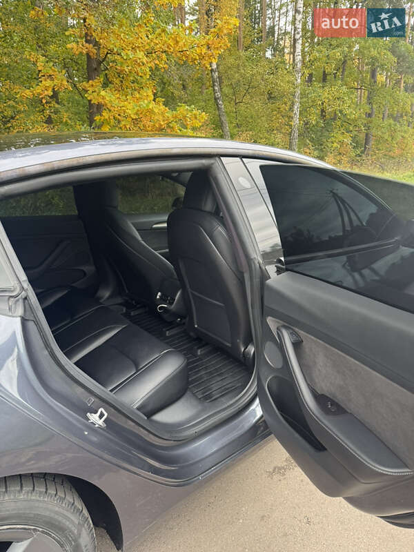 Седан Tesla Model 3 2023 в Житомире