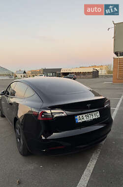 Седан Tesla Model 3 2021 в Киеве