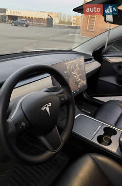 Седан Tesla Model 3 2021 в Киеве