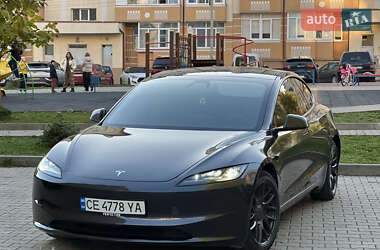 Седан Tesla Model 3 2025 в Черновцах