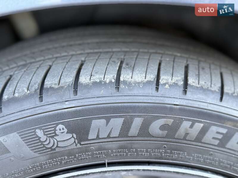 Седан Tesla Model 3 2023 в Стрые