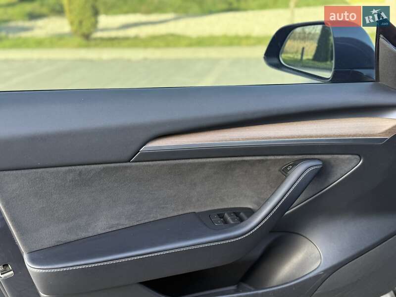 Седан Tesla Model 3 2023 в Стрые