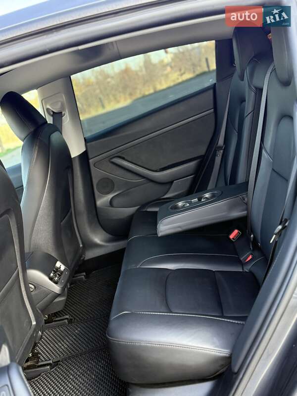 Седан Tesla Model 3 2023 в Стрые