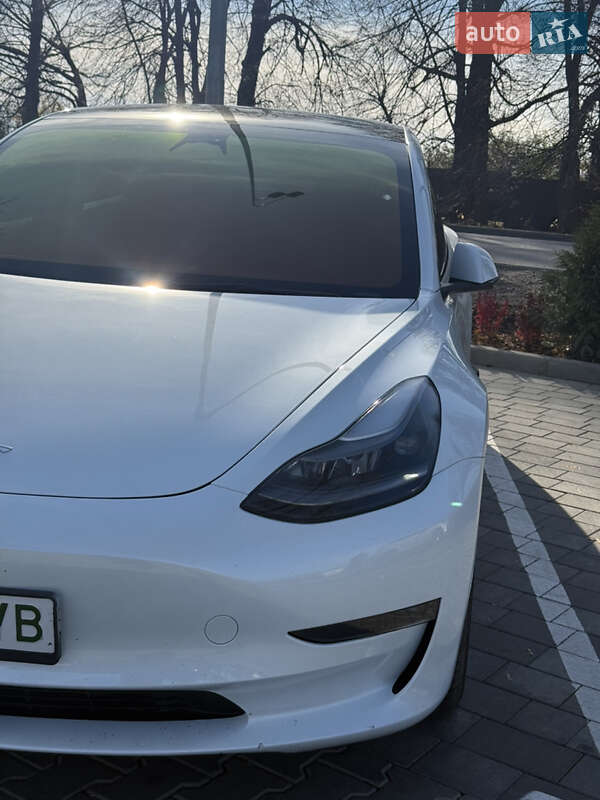 Седан Tesla Model 3 2023 в Виннице