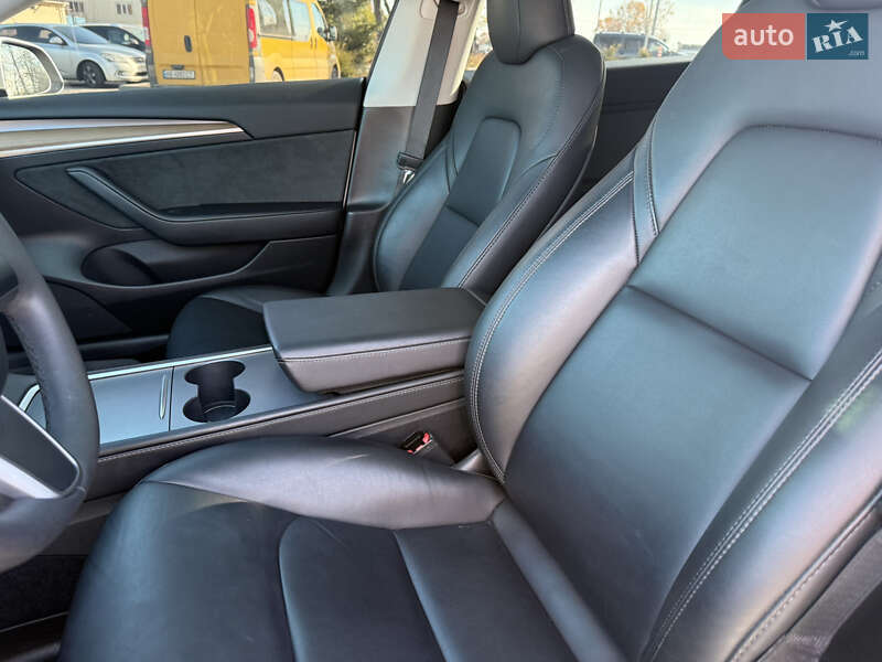 Седан Tesla Model 3 2023 в Виннице
