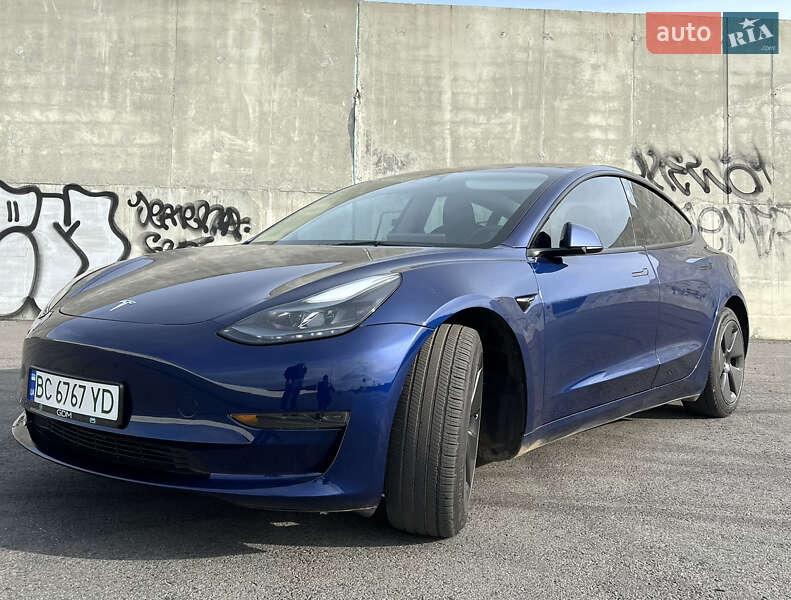 Седан Tesla Model 3 2023 в Львове