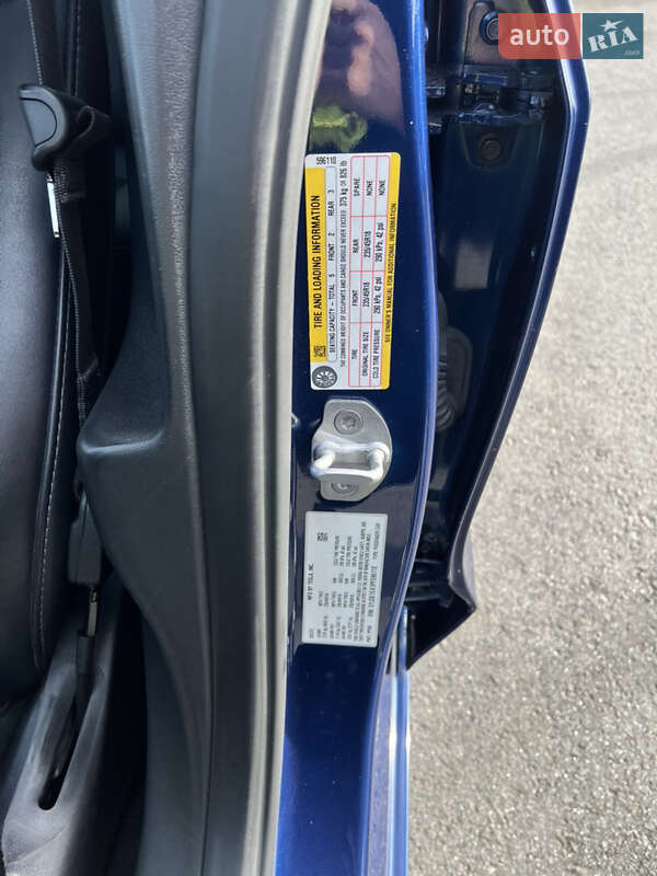 Седан Tesla Model 3 2023 в Львове