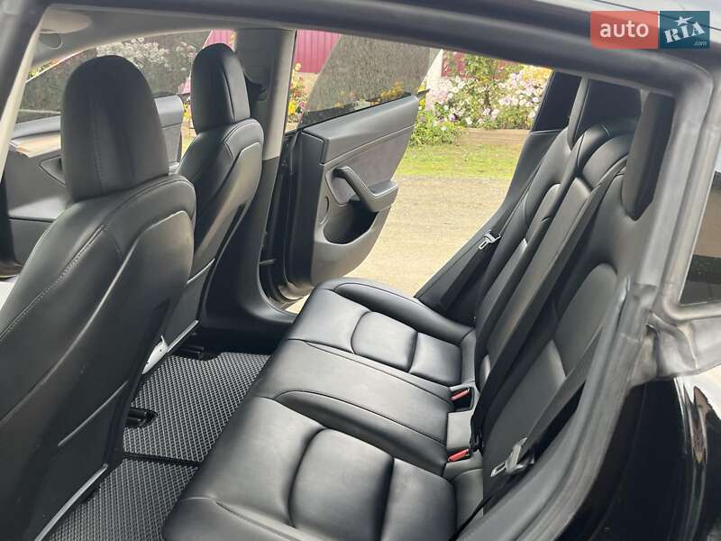 Седан Tesla Model 3 2022 в Киеве