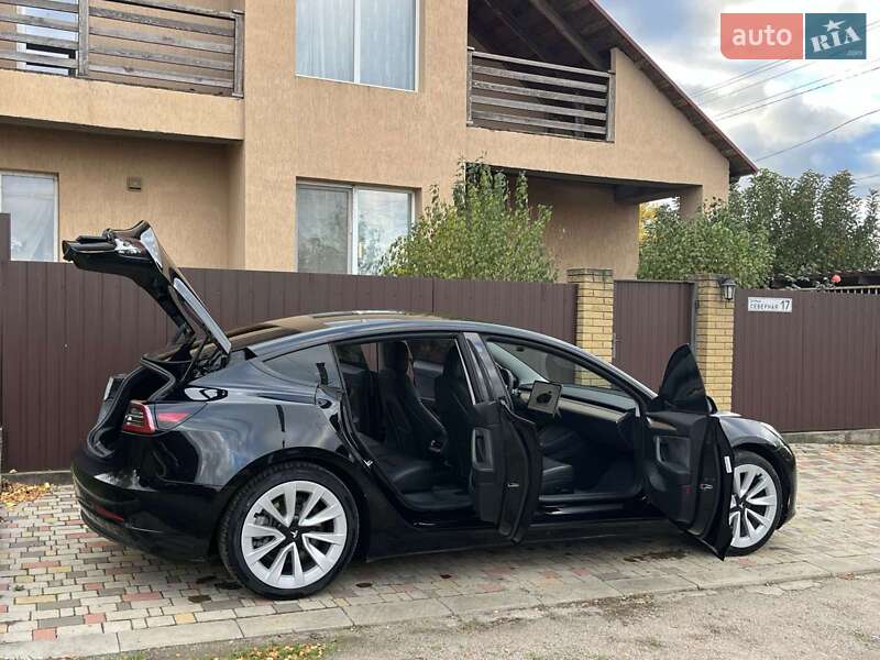 Седан Tesla Model 3 2022 в Киеве