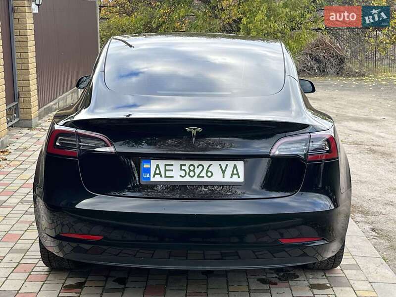 Седан Tesla Model 3 2022 в Киеве