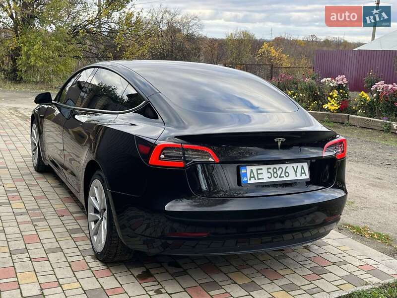 Седан Tesla Model 3 2022 в Киеве