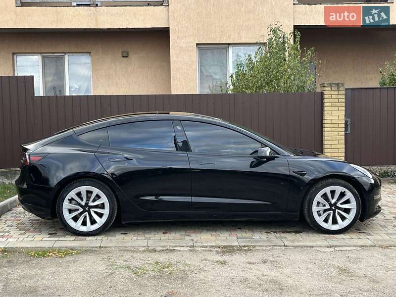 Седан Tesla Model 3 2022 в Киеве