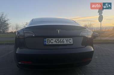 Седан Tesla Model 3 2022 в Львове
