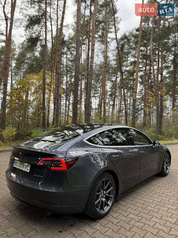 Седан Tesla Model 3 2019 в Новояворовске