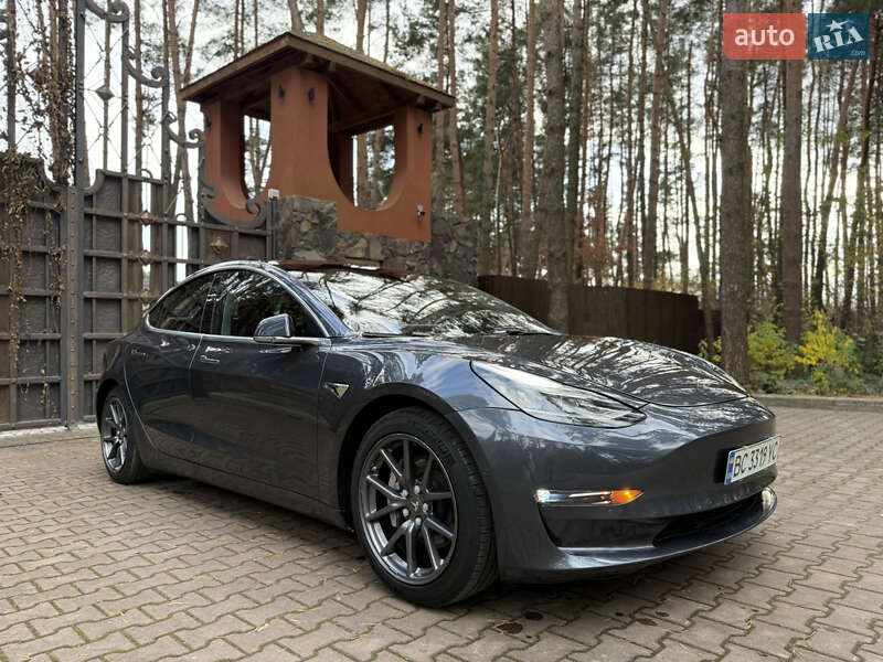 Седан Tesla Model 3 2019 в Новояворовске