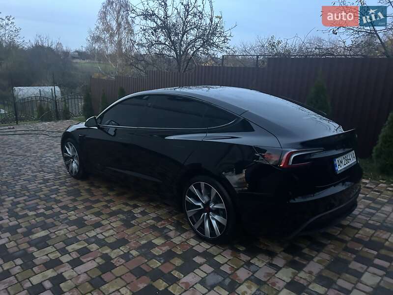 Седан Tesla Model 3 2025 в Звягеле