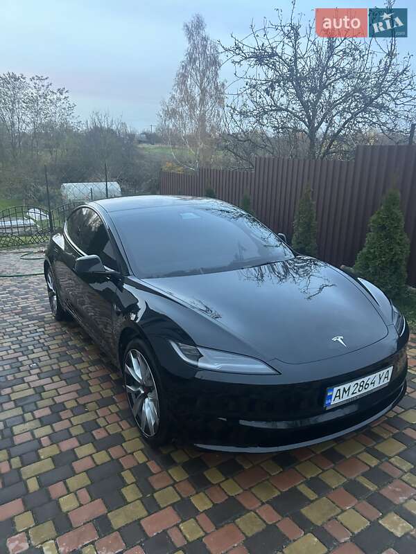 Седан Tesla Model 3 2025 в Звягеле