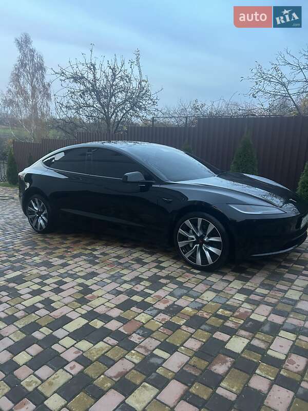 Седан Tesla Model 3 2025 в Звягеле