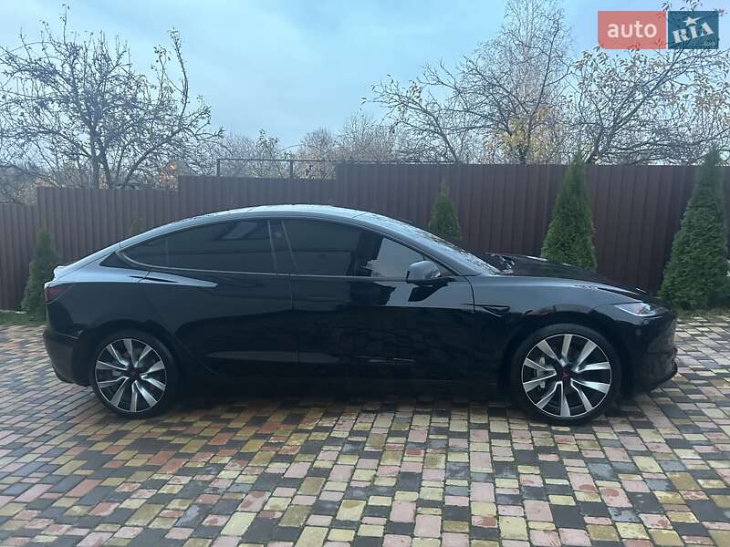 Седан Tesla Model 3 2025 в Звягеле