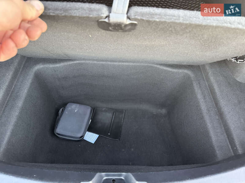 Седан Tesla Model 3 2019 в Дубні