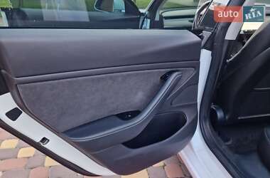 Седан Tesla Model 3 2019 в Черкассах