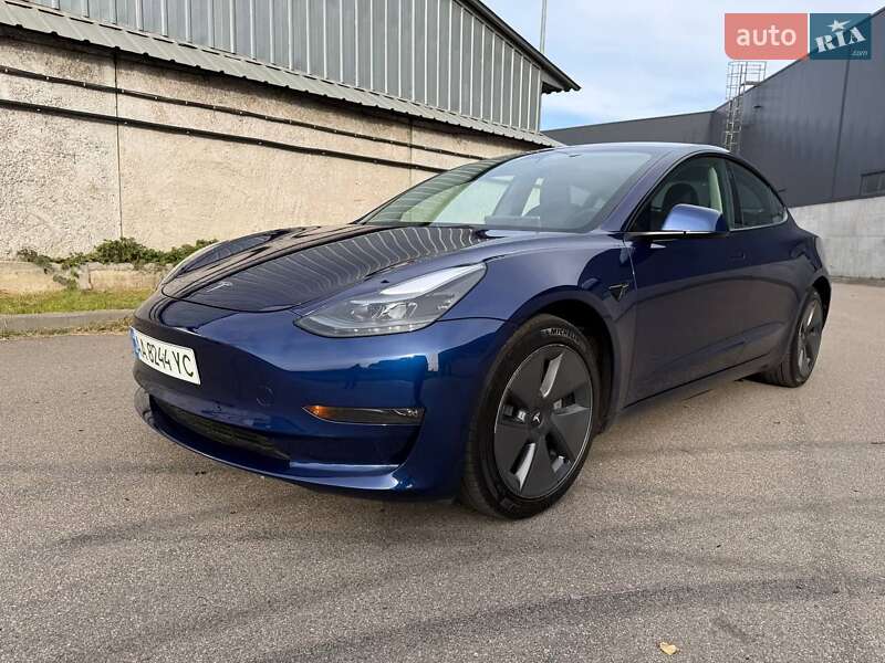 Седан Tesla Model 3 2023 в Киеве