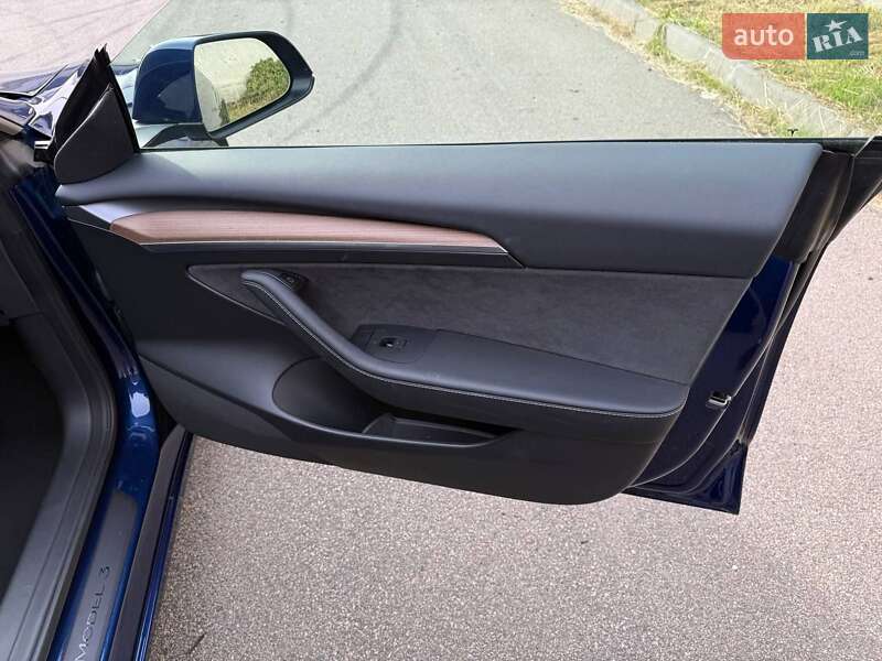 Седан Tesla Model 3 2023 в Киеве