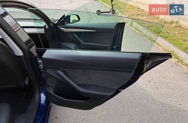Седан Tesla Model 3 2023 в Киеве