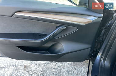 Седан Tesla Model 3 2022 в Первомайську