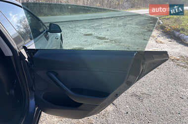 Седан Tesla Model 3 2022 в Первомайську